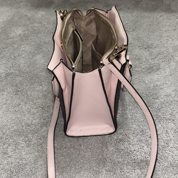 Micheal Kors Hope Powder Blush Medium Messenger - Picture 14 of 16